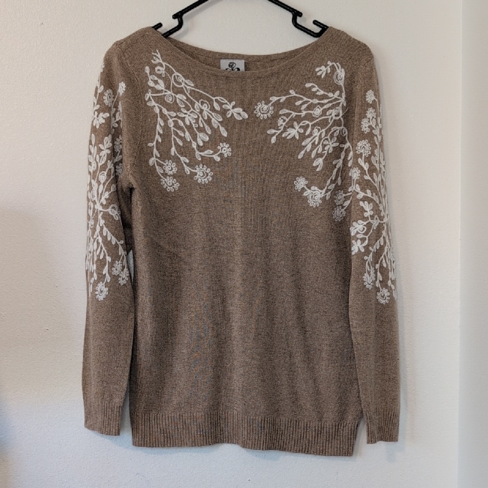 Chic Tan Sweater with White Floral Accents